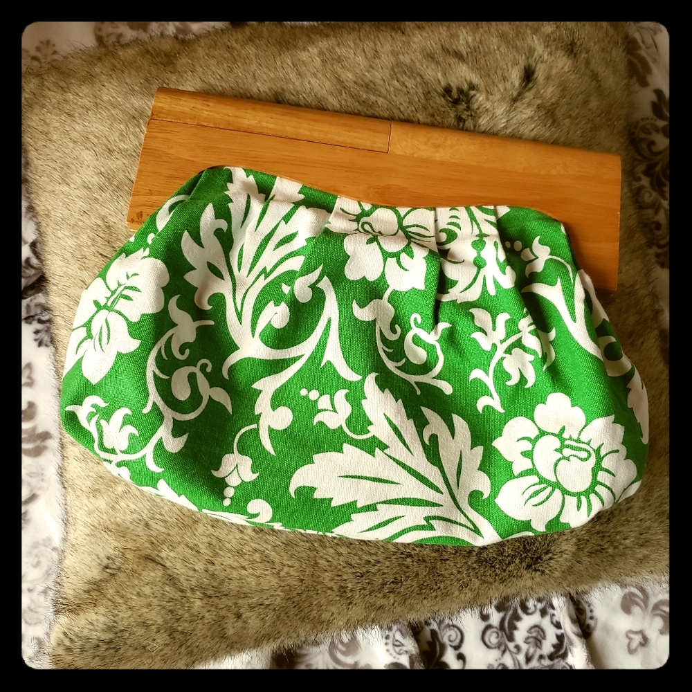 🌺 Old Navy clutch purse 🌺